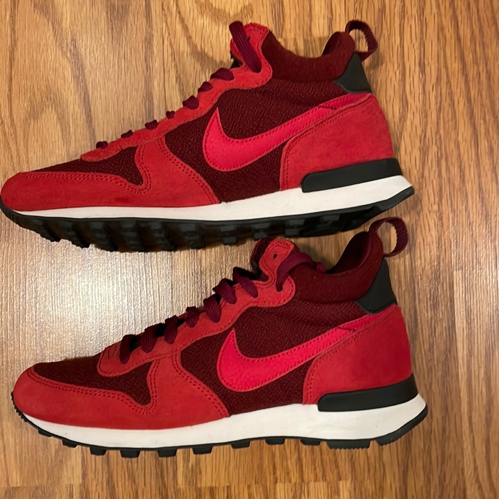 Nike Women’s Internationalist Mid-Deep Garnet